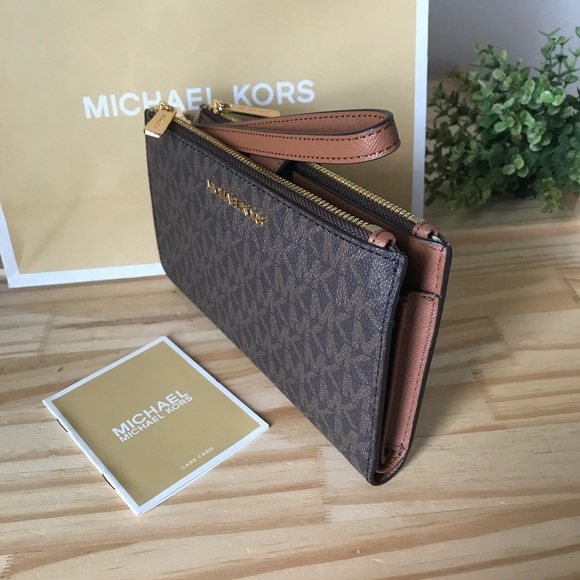 Michael Kors Wallet🎈🎈 - Picture 5 of 8